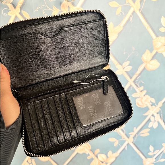 Michael kors wallet - Picture 3 of 4